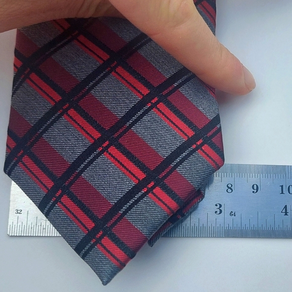 Dark Red to Maroon and Gray Plaid Patterned Perry Ellis Portfolio Tie - Picture 2 of 3